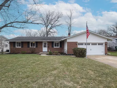6930 Roberts Dr, Woodridge, IL 60517