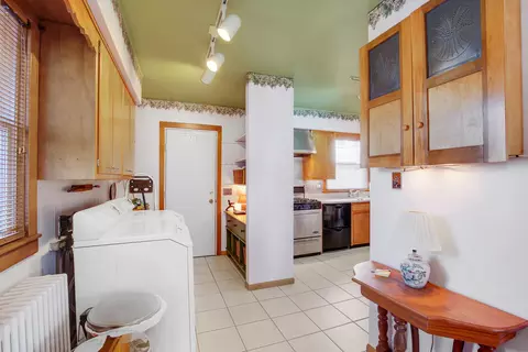 Entry Way - 727 S Chicago Ave, Kankakee, IL 60901 photo 2 of 4