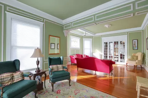 Living - 727 S Chicago Ave, Kankakee, IL 60901 photo 2 of 3
