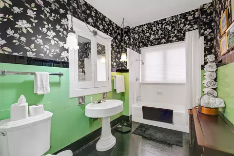 Bath - 727 S Chicago Ave, Kankakee, IL 60901 photo 3 of 3