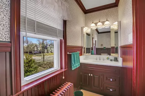 Bath - 727 S Chicago Ave, Kankakee, IL 60901 photo 2 of 3