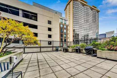 Exterior - 41 E 8th St #3107, Chicago, IL 60605 photo 4 of 7