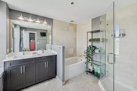Bath - 41 E 8th St #3107, Chicago, IL 60605 photo 1 of 2