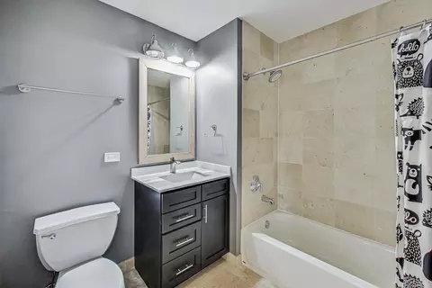 Bath - 41 E 8th St #3107, Chicago, IL 60605 photo 2 of 2