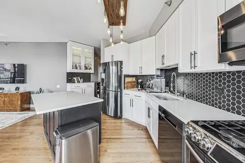 Kitchen - 41 E 8th St #3107, Chicago, IL 60605 photo 3 of 3