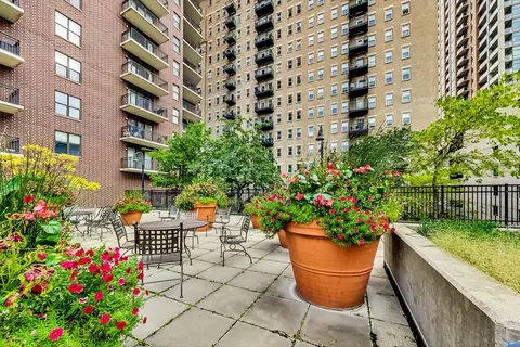 Exterior - 41 E 8th St #3107, Chicago, IL 60605 photo 5 of 7