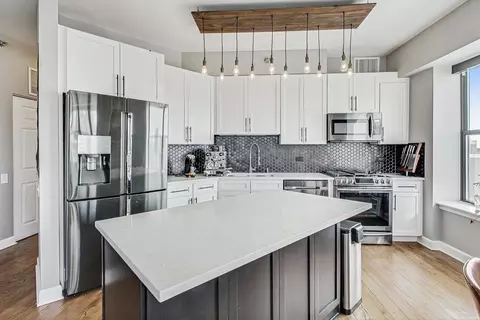 Kitchen - 41 E 8th St #3107, Chicago, IL 60605 photo 1 of 3