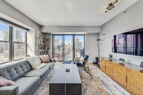 Living - 41 E 8th St #3107, Chicago, IL 60605 photo 2 of 5