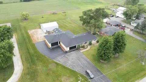 261 W Eagle Lake Rd, Beecher, IL 60401