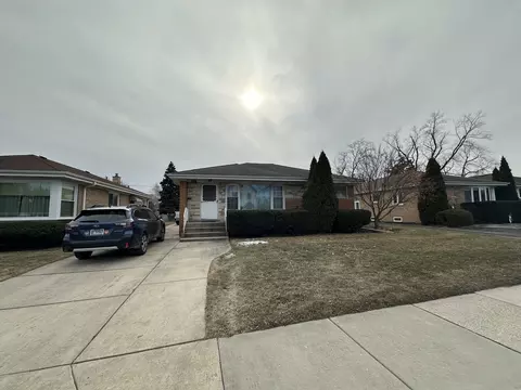 6947 W Howard St, Niles, IL 60714