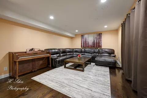 Living - 510 Skyline Dr, Algonquin, IL 60102 photo 1 of 2