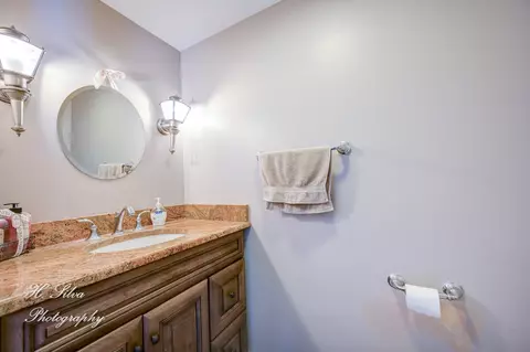 Bath - 510 Skyline Dr, Algonquin, IL 60102 photo 1 of 2