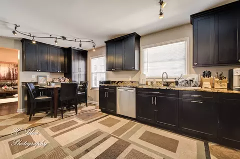 Kitchen - 510 Skyline Dr, Algonquin, IL 60102 photo 3 of 4