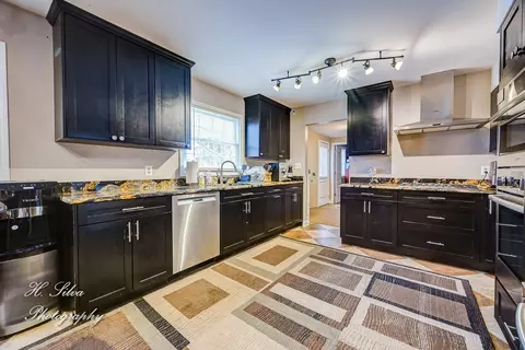 Kitchen - 510 Skyline Dr, Algonquin, IL 60102 photo 4 of 4