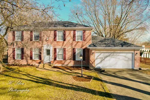 510 Skyline Dr, Algonquin, IL 60102