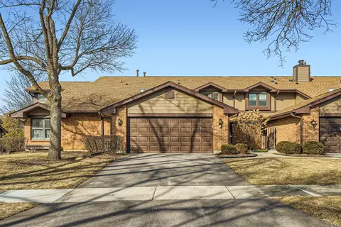 116 White Birch Ln, Westmont, IL 60559