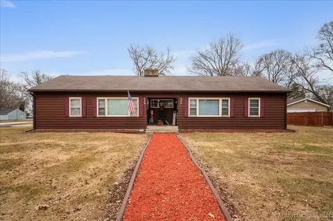 537 N Evanslawn Ave, Aurora, IL 60506