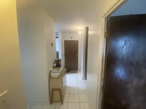 Entry Way - 5600 Astor Ln #201, Rolling Meadows, IL 60008 photo 3 of 3