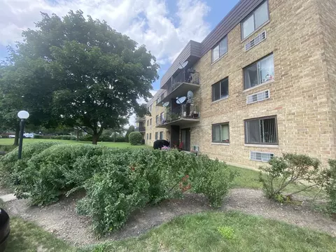 Exterior - 5600 Astor Ln #201, Rolling Meadows, IL 60008 photo 10 of 10