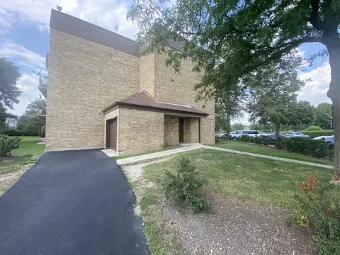 Exterior - 5600 Astor Ln #201, Rolling Meadows, IL 60008 photo 7 of 10