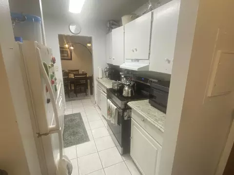 Kitchen - 5600 Astor Ln #201, Rolling Meadows, IL 60008 photo 1 of 2