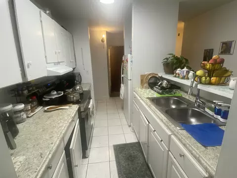 Kitchen - 5600 Astor Ln #201, Rolling Meadows, IL 60008 photo 2 of 2