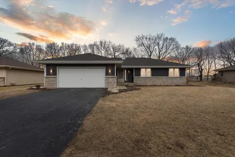 5002 Painted Pony Ln, Loves Park, IL 61111