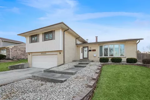 15320 Cherry Ln, Oak Forest, IL 60452