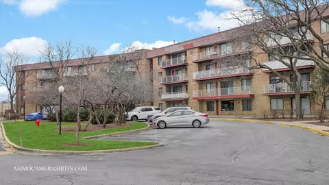 5450 Astor Ln #302, Rolling Meadows, IL 60008