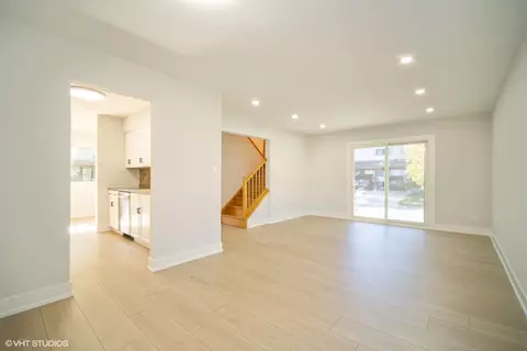 Living - 1672 Ottawa Ct, Wheeling, IL 60090 photo 2 of 3