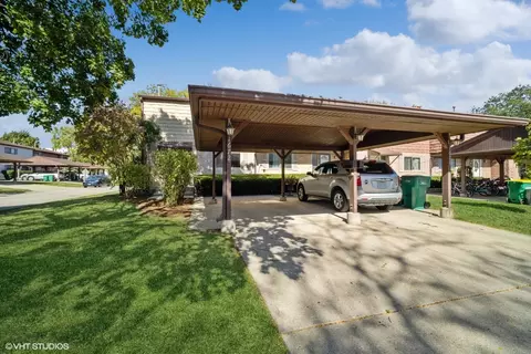 1672 Ottawa Ct, Wheeling, IL 60090