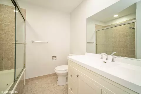Bath - 1672 Ottawa Ct, Wheeling, IL 60090 photo 1 of 2