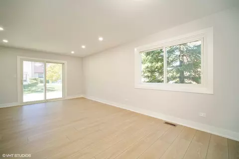Living - 1672 Ottawa Ct, Wheeling, IL 60090 photo 1 of 3