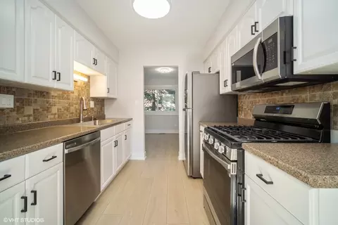 Kitchen - 1672 Ottawa Ct, Wheeling, IL 60090 photo 2 of 3