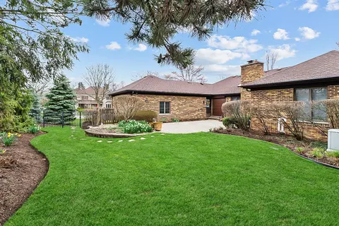 56 Garfield Ridge Ct, Burr Ridge, IL 60527 photo 12