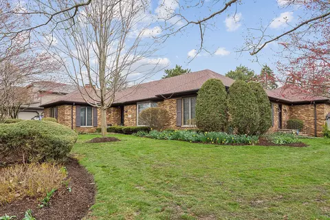 56 Garfield Ridge Ct, Burr Ridge, IL 60527 photo 8