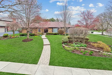 56 Garfield Ridge Ct, Burr Ridge, IL 60527