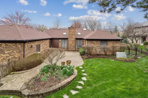 56 Garfield Ridge Ct, Burr Ridge, IL 60527 photo 9
