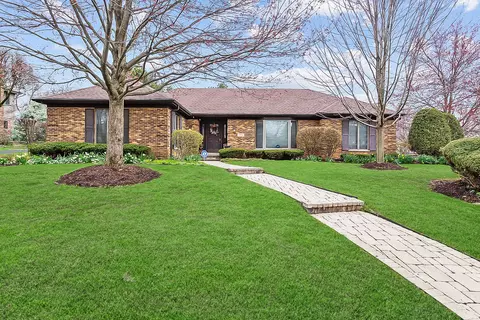 56 Garfield Ridge Ct, Burr Ridge, IL 60527 photo 2
