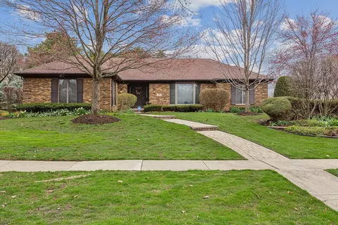56 Garfield Ridge Ct, Burr Ridge, IL 60527 photo 3