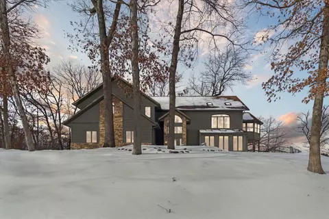 905 Monongahela Dr, Dixon, IL 61021