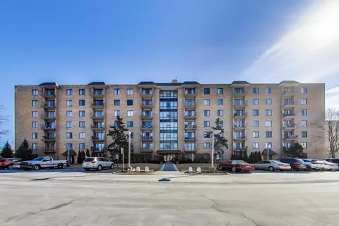 1727 W Crystal Ln #705, Mount Prospect, IL 60056