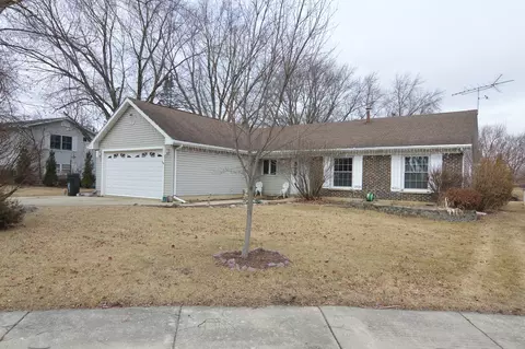 216 Ridgewood Ct, Lake Zurich, IL 60047