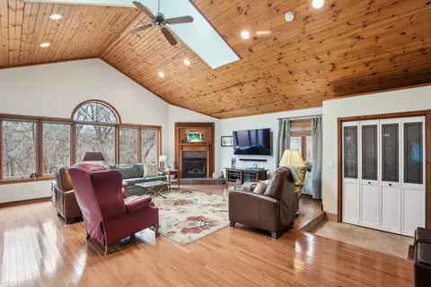 Living - 600 Briar Ln, Morris, IL 60450 photo 3 of 7