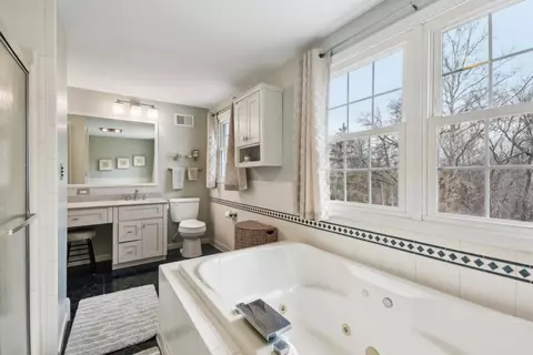 Bath - 600 Briar Ln, Morris, IL 60450 photo 5 of 7