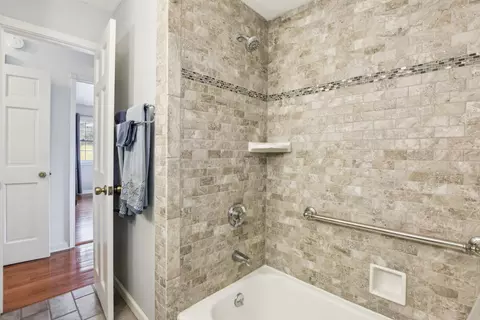 Bath - 600 Briar Ln, Morris, IL 60450 photo 1 of 7