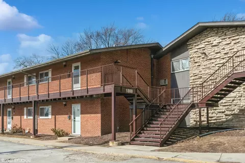 1800 S Knights Bridge Dr #2E, Mount Prospect, IL 60056