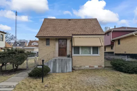 9147 S Paxton Ave, Chicago, IL 60617