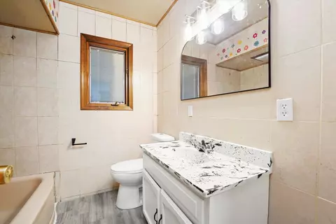 Bath - 1002 Lincoln St, Harvard, IL 60033 photo 1 of 1