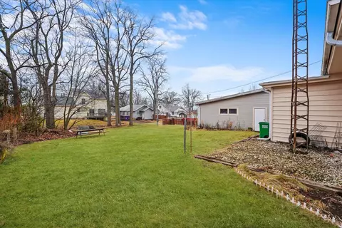 Exterior - 1002 Lincoln St, Harvard, IL 60033 photo 6 of 7